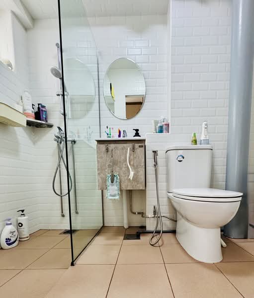 451 Sin Ming Avenue HDB Flat For Sale at S$ 850,000 | PropertyGuru Singapore - Bathroom