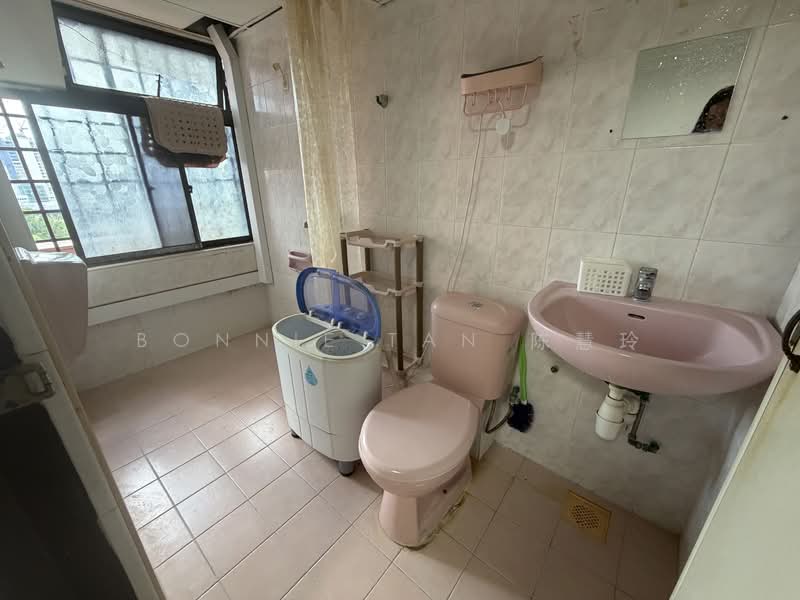 People's Park Complex, 1 Park Road, Room Rental, 400 sqft, Apartment For Rent, by Bonnie Tan 陈慧玲, 500069770 - Bathroom - PropertyGuru.com.sg