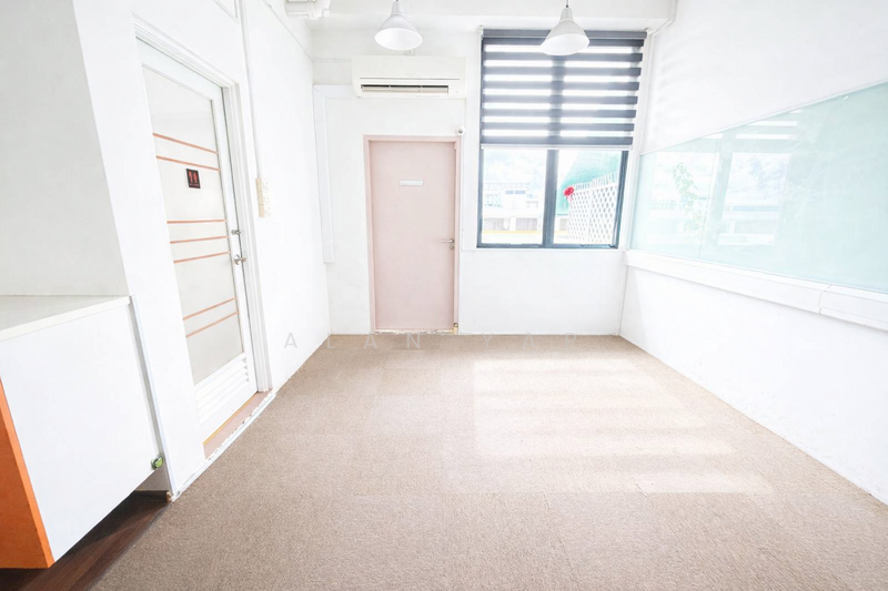 Tradehub 21, 18 Boon Lay Way, 1,055 sqft, Light Industrial (B1) For Rent, by Alan Yap, 500069778 - Interior - CommercialGuru.com.sg