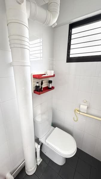 309 Serangoon Avenue 2 HDB Flat For Sale at S$ 717,171 | PropertyGuru Singapore - Bathroom