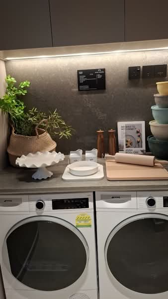 River Modern Condominium For Sale at S$ 5,496,002 | PropertyGuru Singapore - Kitchen