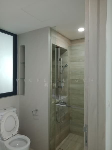 J Gateway, 2 Gateway Drive, 3 Bedrooms, 968 sqft, Condominium For Rent, by Michelle Goh 呉詩韻, 500069806 - Bathroom - PropertyGuru.com.sg