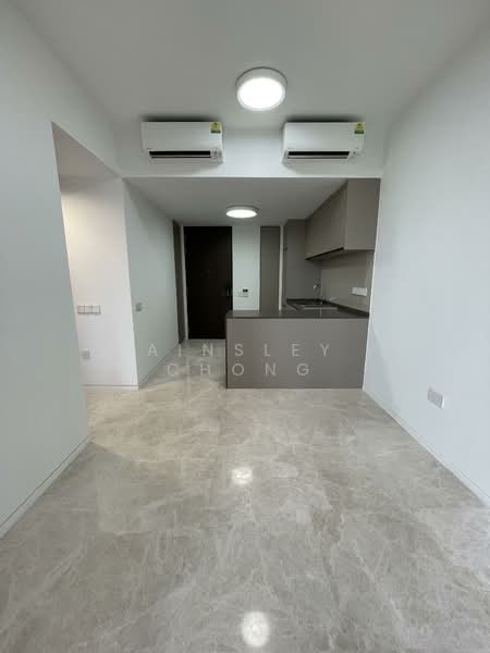 Juniper Hill Condominium For Sale at S$ 1,950,000 | PropertyGuru Singapore - Kitchen