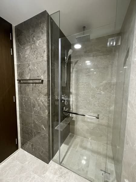 Juniper Hill Condominium For Sale at S$ 1,950,000 | PropertyGuru Singapore - Bathroom