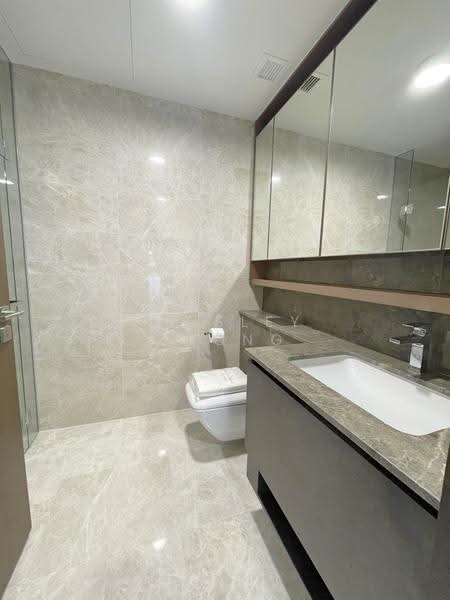 Juniper Hill, 39 Ewe Boon Road, Tanglin / Holland / Bukit Timah, 2 Bedrooms, 592 sqft, Condominium For Sale, by Ainsley Chong, 500069825 - BATHROOM - PropertyGuru.com.sg
