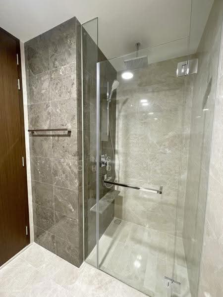 Juniper Hill, 39 Ewe Boon Road, Tanglin / Holland / Bukit Timah, 2 Bedrooms, 592 sqft, Condominium For Sale, by Ainsley Chong, 500069825 - BATHROOM - PropertyGuru.com.sg