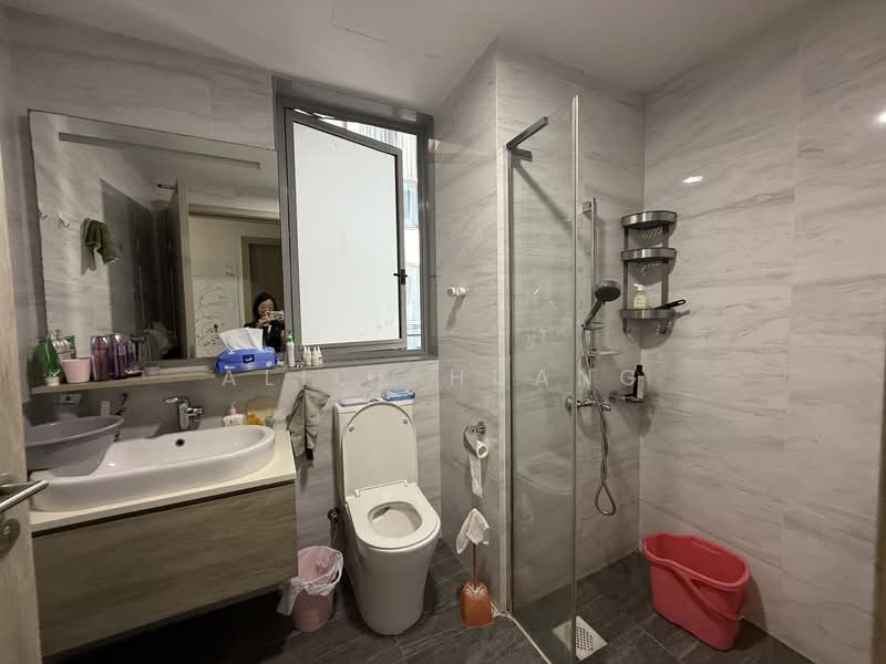 The Alps Residences Condominium For Sale at S$ 1,450,000 | PropertyGuru Singapore - Bathroom