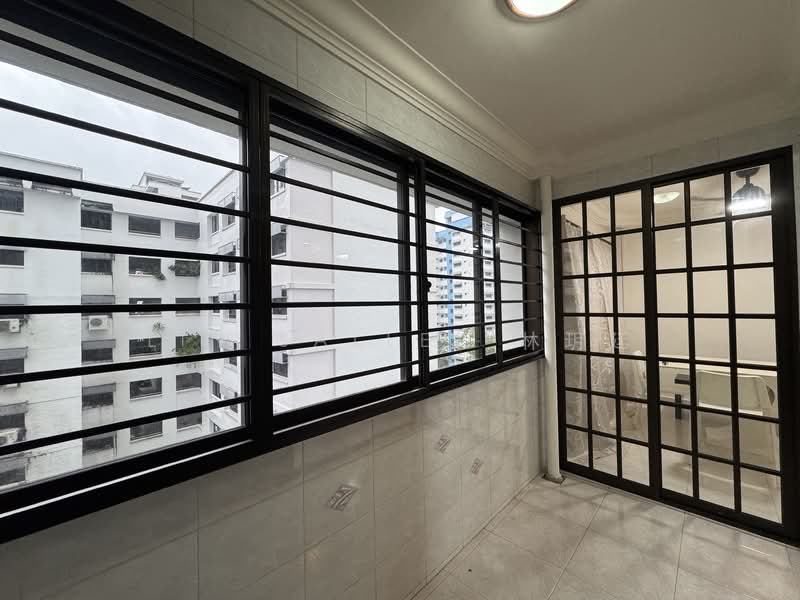 516 Jelapang Road HDB Flat For Sale at S$ 700,000 | PropertyGuru Singapore - Balcony