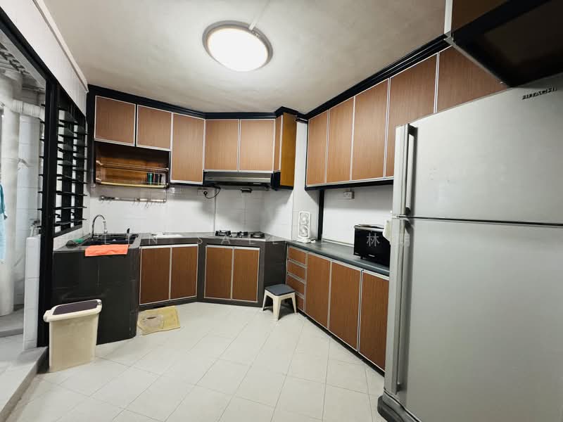 516 Jelapang Road HDB Flat For Sale at S$ 700,000 | PropertyGuru Singapore - Kitchen
