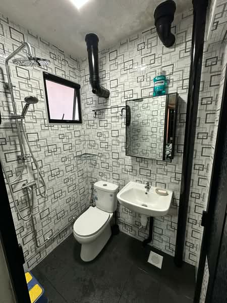 425 Bedok North Road HDB Flat For Sale at S$ 455,000 | PropertyGuru Singapore - Bathroom