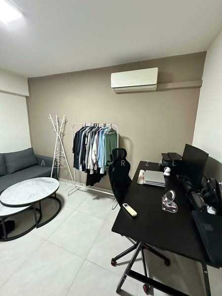 425 Bedok North Road HDB Flat For Sale at S$ 455,000 | PropertyGuru Singapore - Living Room