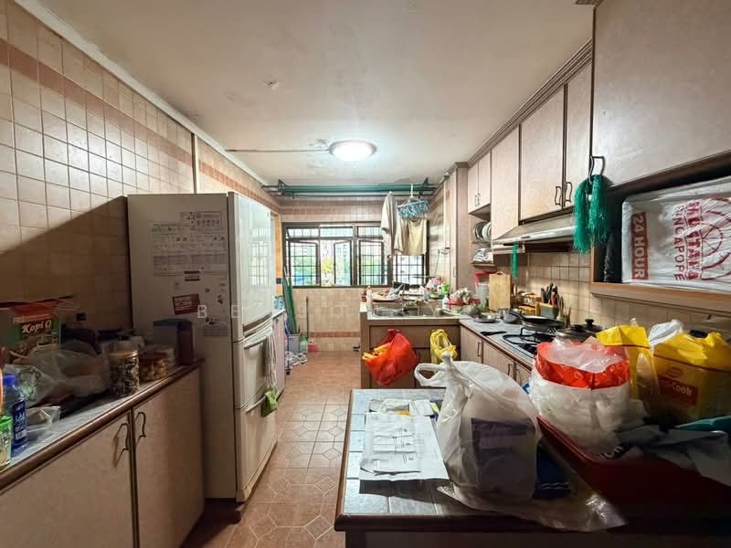 43 Cambridge Road HDB Flat For Sale at S$ 599,999 | PropertyGuru Singapore - Kitchen