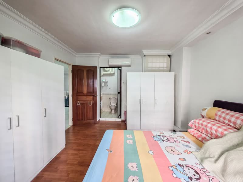 471 Segar Road HDB Flat For Sale at S$ 590,000 | PropertyGuru Singapore - Bedroom