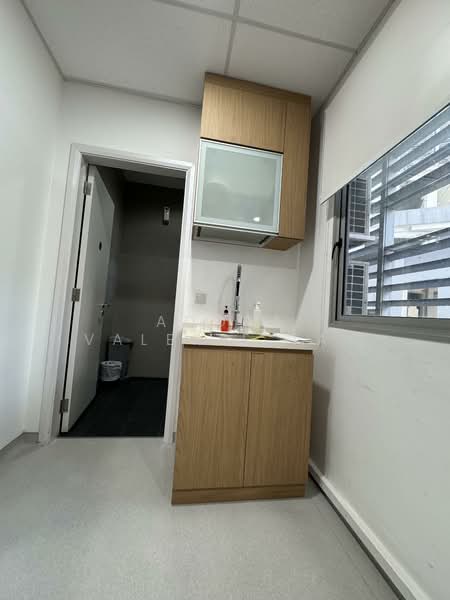 Mapex, 37 Jalan Pemimpin, 1,658 sqft, Light Industrial (B1) For Sale, by Adora Valerie Tay, 500069885 - Bathroom - CommercialGuru.com.sg