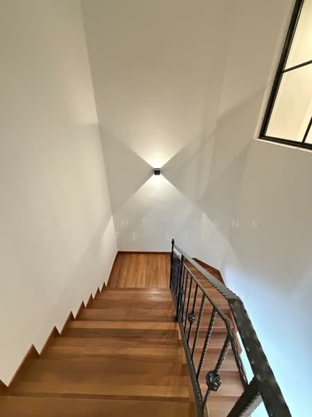 Elizabeth Heights, 57 Cairnhill Road, 5 Bedrooms, 2,519 sqft, Condominium For Rent, by Evelyn Chen, 500069909 - stairway - PropertyGuru.com.sg