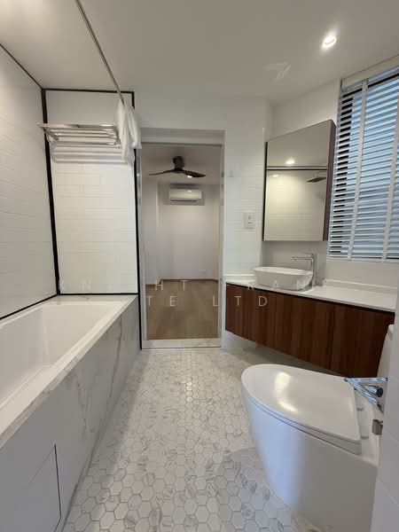 Elizabeth Heights, 57 Cairnhill Road, 5 Bedrooms, 2,519 sqft, Condominium For Rent, by Evelyn Chen, 500069909 - Bathroom - PropertyGuru.com.sg