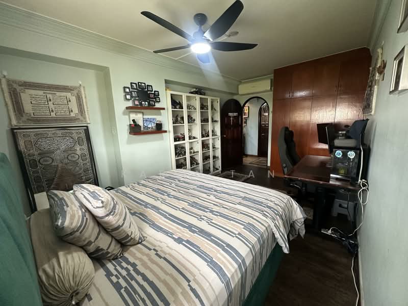 759 Pasir Ris Street 71 HDB Flat For Sale at S$ 838,000 | PropertyGuru Singapore - Bedroom