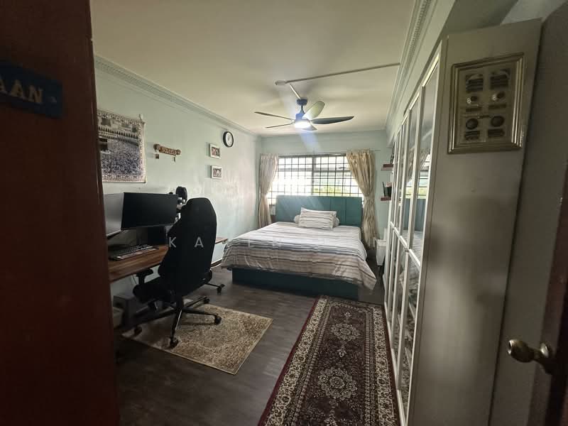 759 Pasir Ris Street 71 HDB Flat For Sale at S$ 838,000 | PropertyGuru Singapore - Bedroom