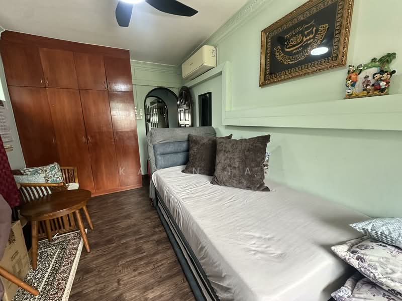 759 Pasir Ris Street 71 HDB Flat For Sale at S$ 838,000 | PropertyGuru Singapore - Bedroom