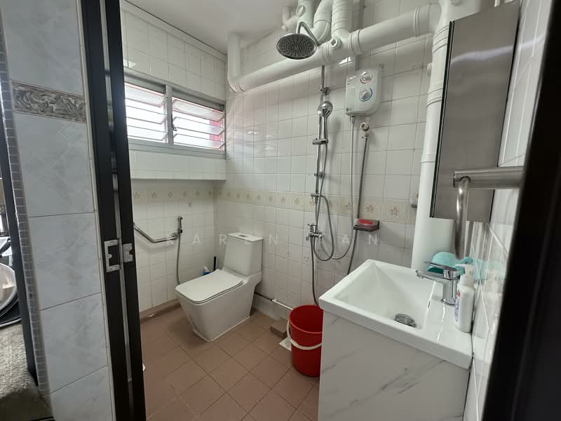 759 Pasir Ris Street 71 HDB Flat For Sale at S$ 838,000 | PropertyGuru Singapore - Bathroom