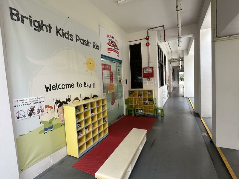 759 Pasir Ris Street 71 HDB Flat For Sale at S$ 838,000 | PropertyGuru Singapore - Corridor