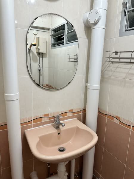 31 Holland Close, 31 Holland Close, 2 Bedrooms, 627 sqft, HDB Flat For Rent, by Anthony Chua, 500069946 - Bathroom - PropertyGuru.com.sg