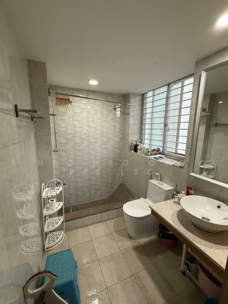 The Lakeshore, 29 Jurong West Street 41, 2 Bedrooms, 947 sqft, Condominium For Rent, by ANDY HUANG, 500069962 - Bathroom - PropertyGuru.com.sg