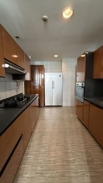 Spring Grove Condominium For Sale at S$ 2,600,000 | PropertyGuru Singapore - Kitchen