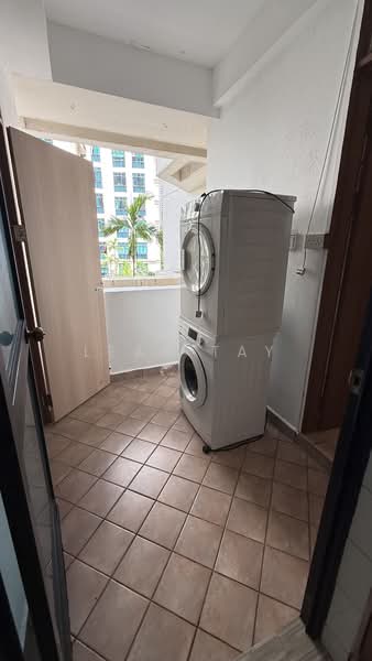 Spring Grove Condominium For Sale at S$ 2,600,000 | PropertyGuru Singapore - Balcony