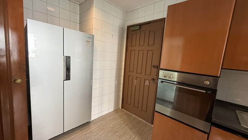 Spring Grove Condominium For Sale at S$ 2,600,000 | PropertyGuru Singapore - Kitchen