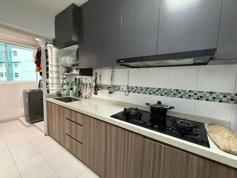 315C Yishun Avenue 9 HDB Flat For Sale at S$ 720,000 | PropertyGuru Singapore - Kitchen
