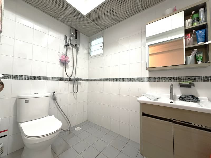 315C Yishun Avenue 9 HDB Flat For Sale at S$ 720,000 | PropertyGuru Singapore - Bathroom
