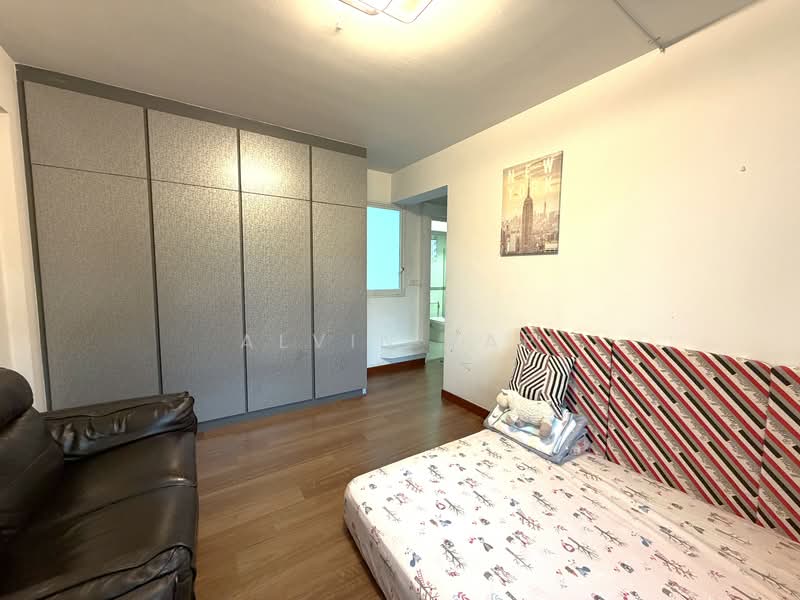 315C Yishun Avenue 9 HDB Flat For Sale at S$ 720,000 | PropertyGuru Singapore - Bedroom