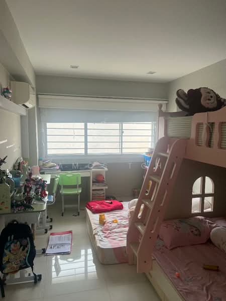 840 Jurong West Street 81 HDB Flat For Sale at S$ 650,000 | PropertyGuru Singapore - Bedroom