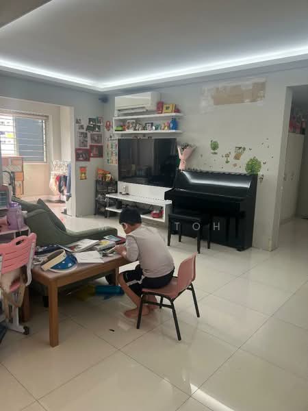 840 Jurong West Street 81 HDB Flat For Sale at S$ 650,000 | PropertyGuru Singapore - Living Room