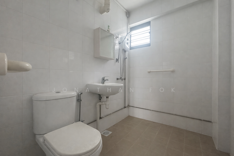 21 Holland Drive HDB Flat For Sale at S$ 999,999 | PropertyGuru Singapore - Bathroom