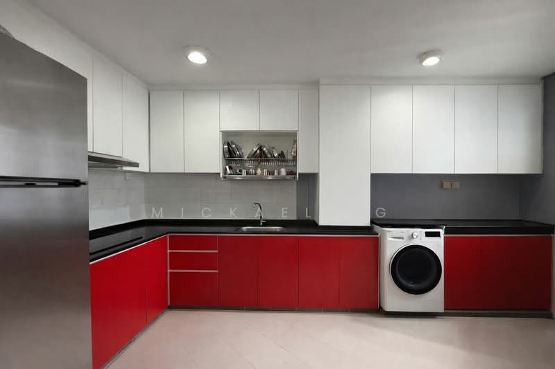 656B Jurong West Street 61 HDB Flat For Sale at S$ 800,000 | PropertyGuru Singapore - Kitchen