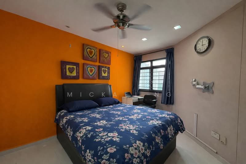 656B Jurong West Street 61 HDB Flat For Sale at S$ 800,000 | PropertyGuru Singapore - Bedroom