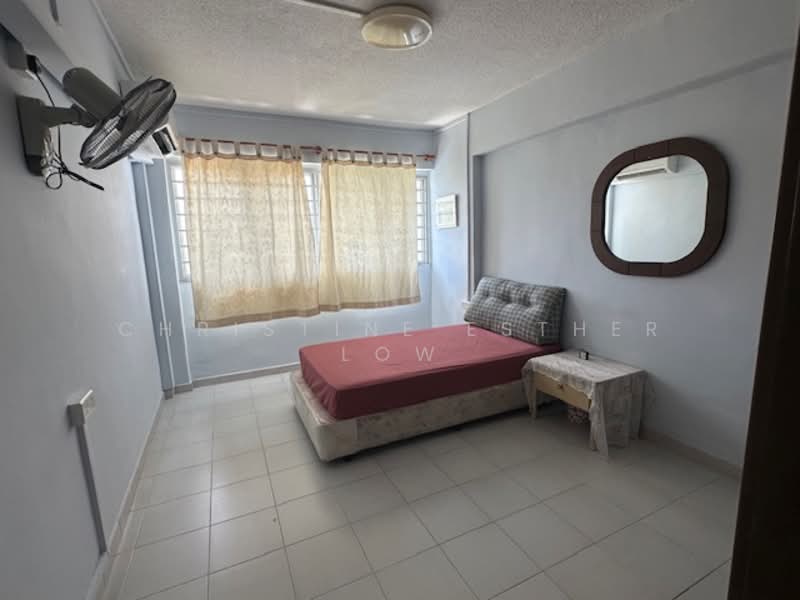 232 Tampines Street 21, 232 Tampines Street 21, 3 Bedrooms, 1,302 sqft, HDB Flat For Sale, by Christine Esther Low, 500070032 - Bedroom - PropertyGuru.com.sg