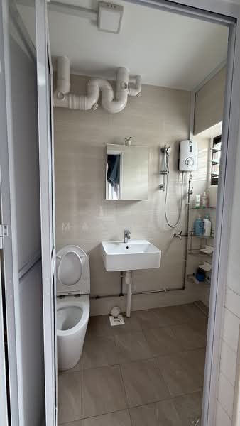 309 Yishun Ring Road HDB Flat For Sale at S$ 888,000 | PropertyGuru Singapore - Bathroom