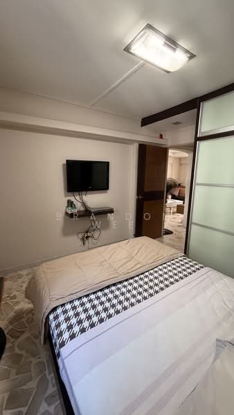 115 Hougang Avenue 1 HDB Flat For Sale at S$ 470,000 | PropertyGuru Singapore - Master Bedroom