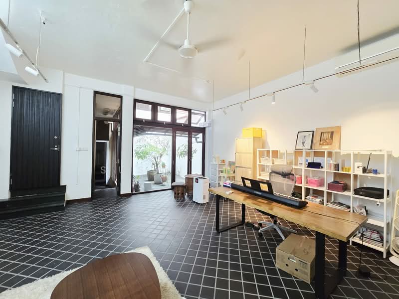 Emerald Hill Studio With Garden, EMERALD HILL CONSERVATION AREA, 1 Bedroom, 1,000 sqft, Conservation House For Rent, by Susan Prior, 500070077 - Study - PropertyGuru.com.sg