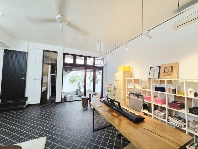 Emerald Hill Studio With Garden, EMERALD HILL CONSERVATION AREA, 1 Bedroom, 1,000 sqft, Conservation House For Rent, by Susan Prior, 500070077 - Study - PropertyGuru.com.sg