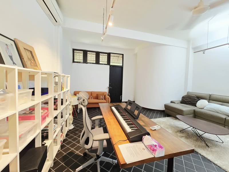 Emerald Hill Studio With Garden, EMERALD HILL CONSERVATION AREA, 1 Bedroom, 1,000 sqft, Conservation House For Rent, by Susan Prior, 500070077 - PropertyGuru.com.sg