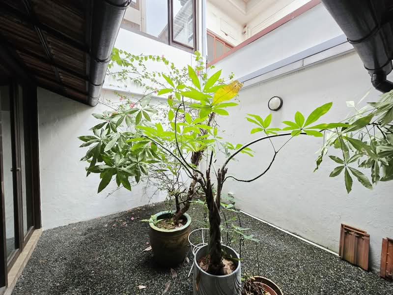 Emerald Hill Studio With Garden, EMERALD HILL CONSERVATION AREA, 1 Bedroom, 1,000 sqft, Conservation House For Rent, by Susan Prior, 500070077 - PropertyGuru.com.sg