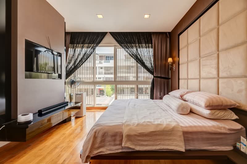 Luxus Hills | The Estate, Seletar Green Avenue, 5 Bedrooms, 3,818 sqft, Terraced House For Sale, by Aason Chua, 500070088 - Master Bedroom - PropertyGuru.com.sg