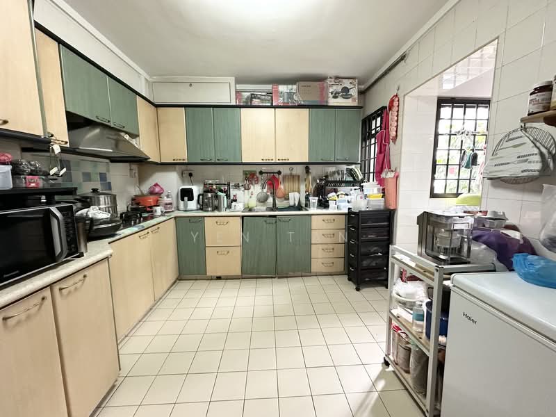 155 Gangsa Road HDB Flat For Sale at S$ 880,000 | PropertyGuru Singapore - Kitchen