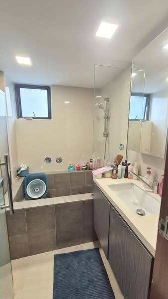 Hilltop Grove, 134C Hillview Avenue, 3 Bedrooms, 1,238 sqft, Condominium For Sale, by Cecilia Joanita, 500070113 - Bathroom - PropertyGuru.com.sg