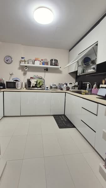 Hilltop Grove, 134C Hillview Avenue, 3 Bedrooms, 1,238 sqft, Condominium For Sale, by Cecilia Joanita, 500070113 - Kitchen - PropertyGuru.com.sg