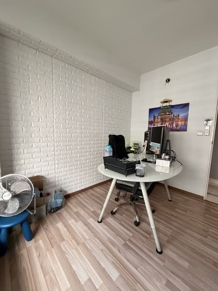 212A Punggol Walk, 212A Punggol Walk, 3 Bedrooms, 1,001 sqft, HDB Flat For Sale, by Sarah Chua, 500070115 - Study - PropertyGuru.com.sg